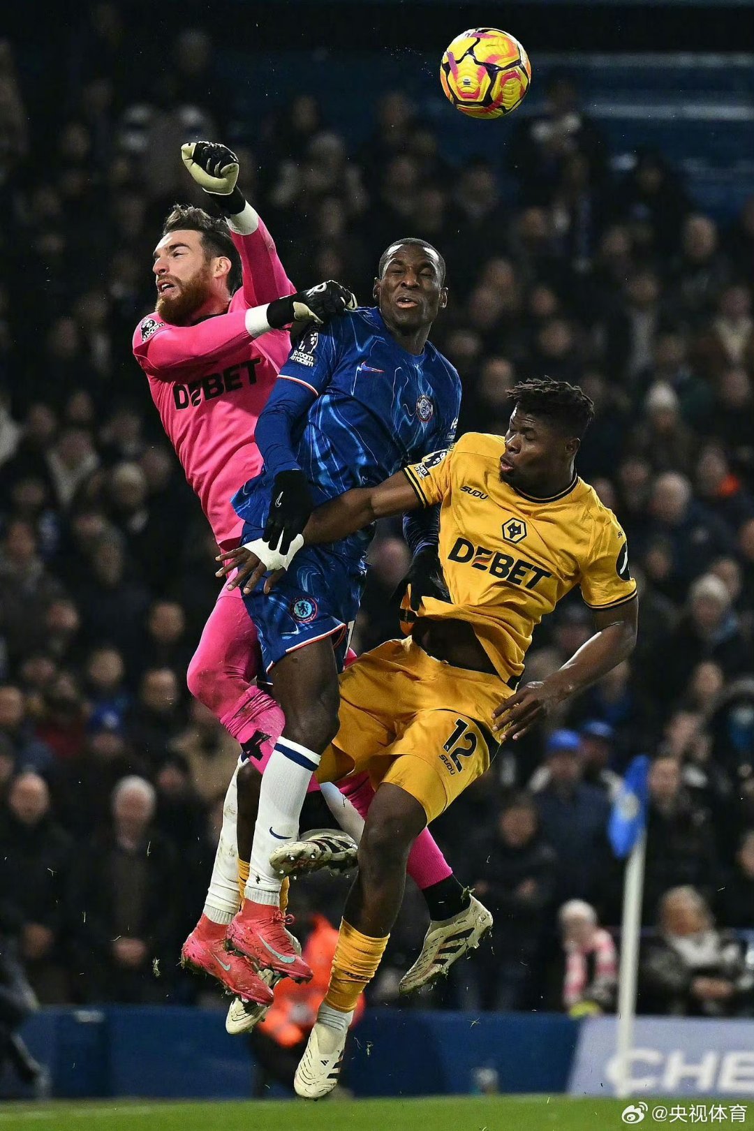 狼队在比赛中表现出色,战胜对手 狼队在比赛中表现出色,战胜对手