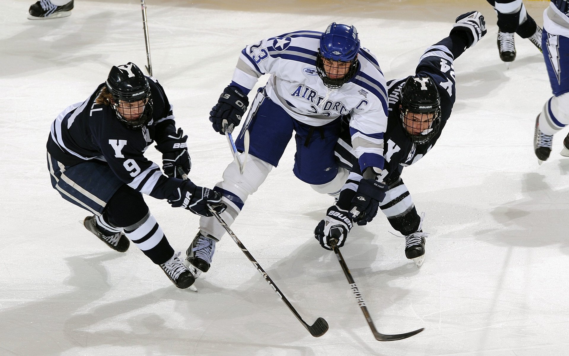 赛道与球场，哈登在F1街道赛之夜的华丽独舞